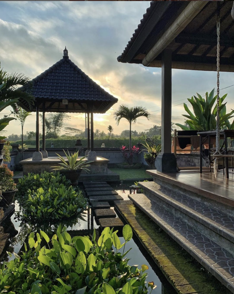 Spend 6 days and 5 nights in our breathtaking and authentic Balinese villa overlooking rice fields, staying and sleeping in the very same place that Julia Roberts did in the movie adaptation of Eat Pray Love.